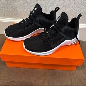 Wmns Nike Air Max Bella TR 2 (New w/box)